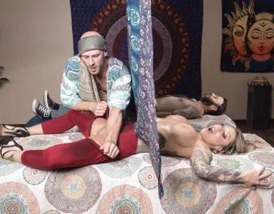 Блондинка рассталась с мужем, ради хорошего секса с массажистом