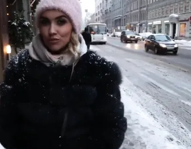 Красотка с России умеет делает минет и сочно сосать в публичных местах