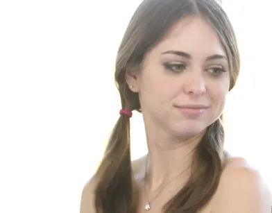 Две подруги лижут друг другу письки во время лесби секса в спортзале