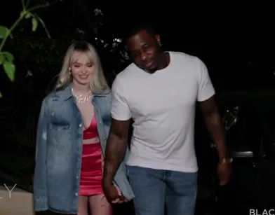 Ночные секс-приключения брутального негра и его фигуристой подружки