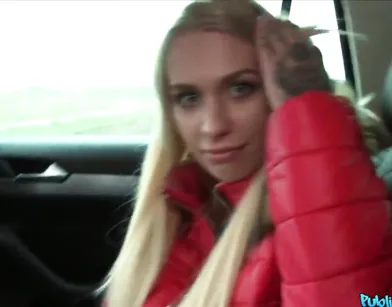 Развод на секс за деньги - Пацан во время отпуска жарит в киску молодую незнкаомку