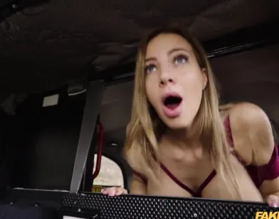 Чешка платит за такси своим бомбическим телом и классическим перепихом