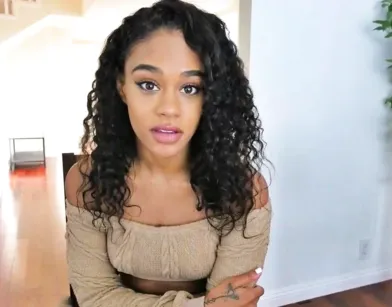 Мулатка светить шоколадным телом, а потом шпилится с мужиком