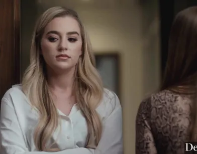 Негр с большим членом берет на работу горничных и увольняет после первого секса