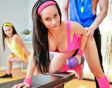 Поклонница Панина устраивает адюльтер с тренером в фитнес-клубе