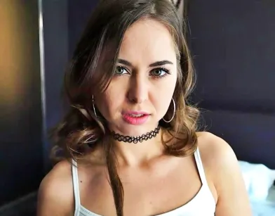 Порно-будни с участием горячей девушки Райли Рид и ее фаната-трахаря