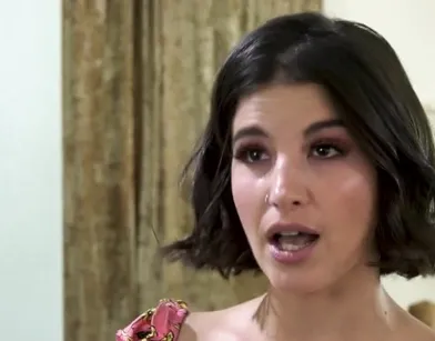 Любительница шансона шпилится в зад с сантежником из ЖЭКа