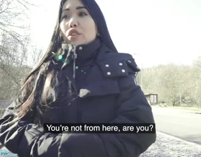 Азиатка из России поддалась на уговоры пикапера и сделала ему приятно