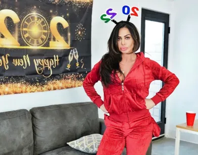 2022 год начался сексом со зрелой милфой