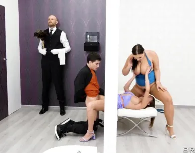 Молодой парень разбавил лесбийский дует классным сексом